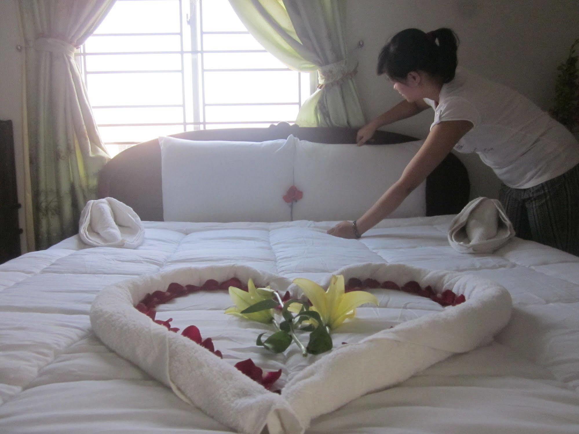 Valentine Hotel Hue Exterior photo