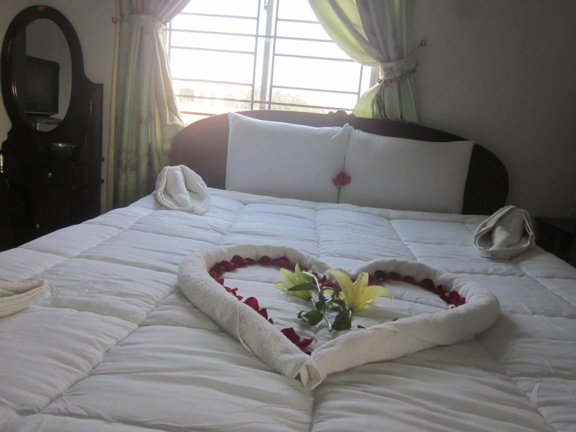 Valentine Hotel Hue Exterior photo