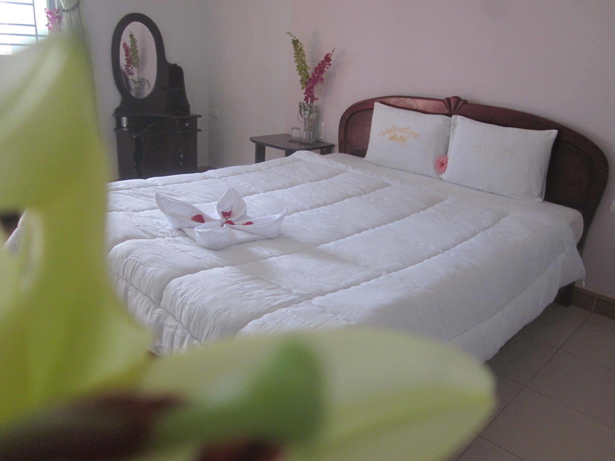 Valentine Hotel Hue Exterior photo