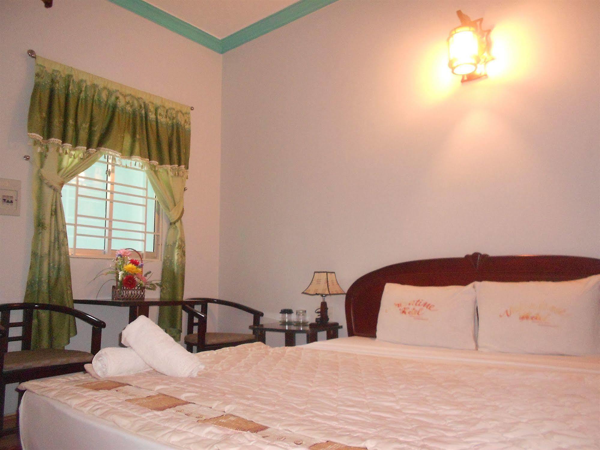 Valentine Hotel Hue Exterior photo