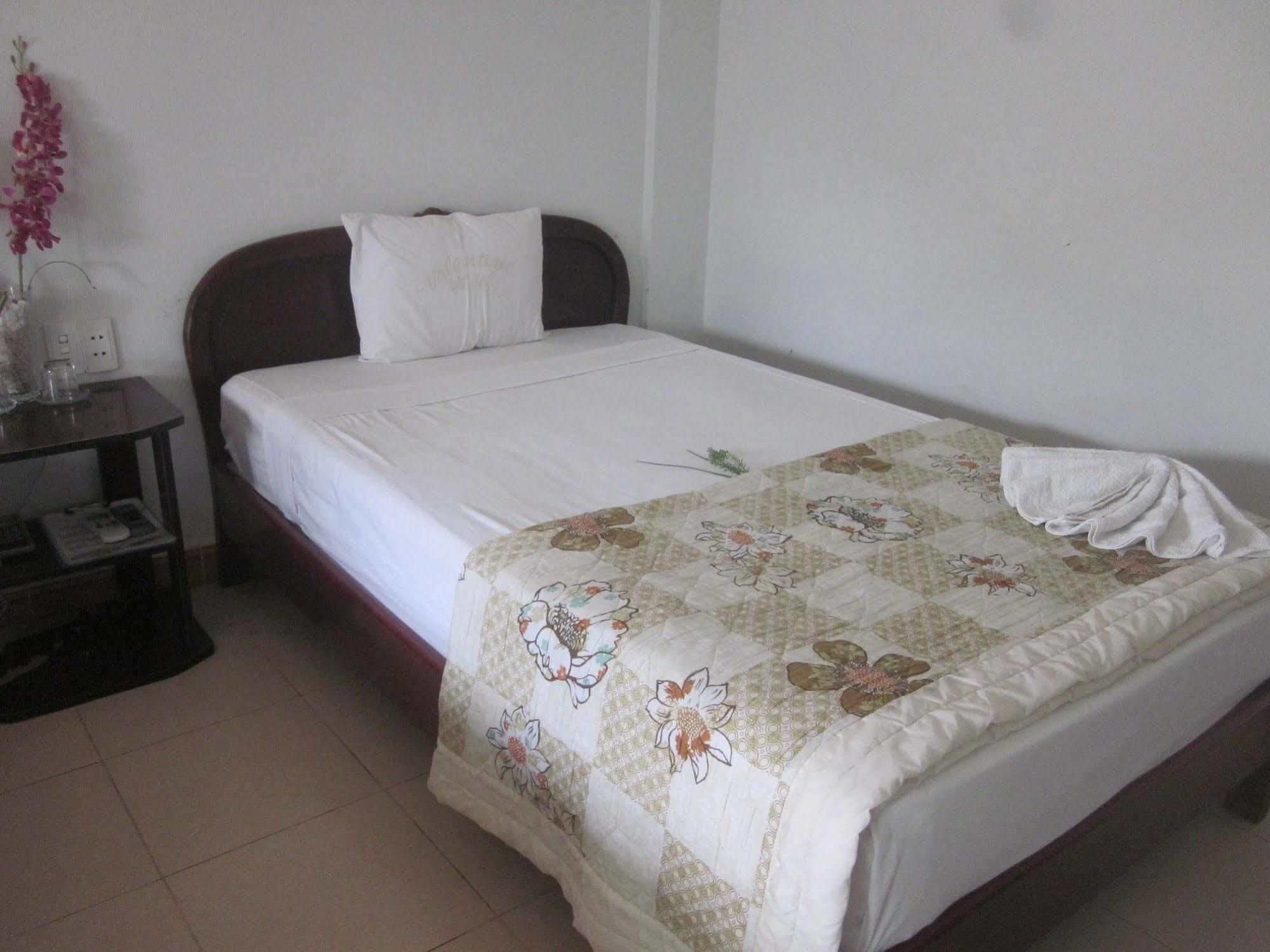 Valentine Hotel Hue Exterior photo