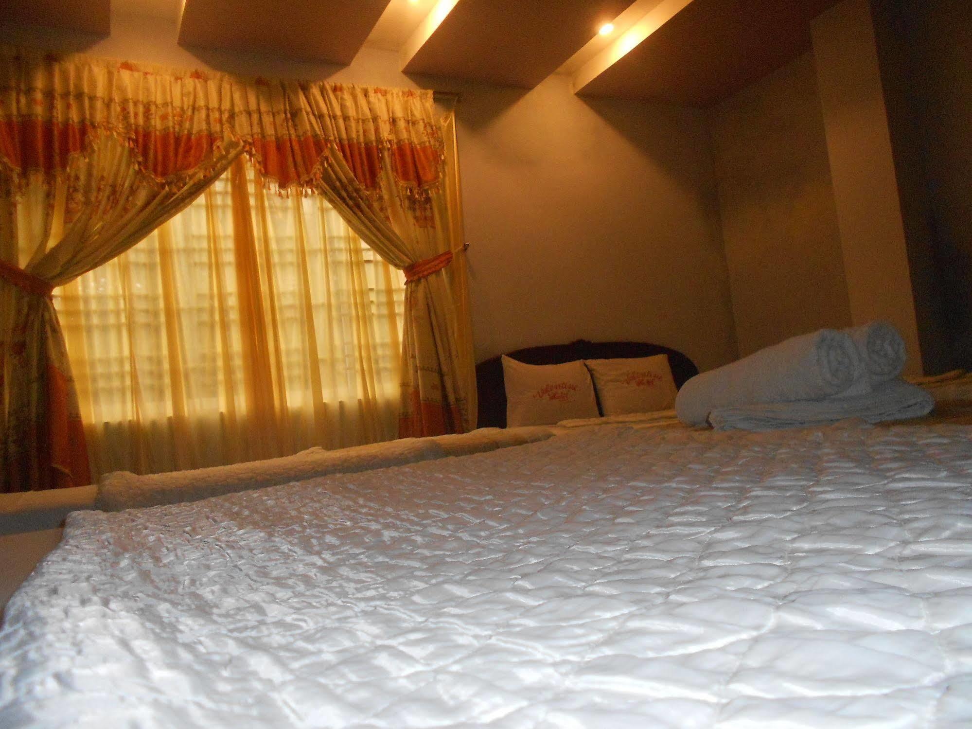 Valentine Hotel Hue Exterior photo