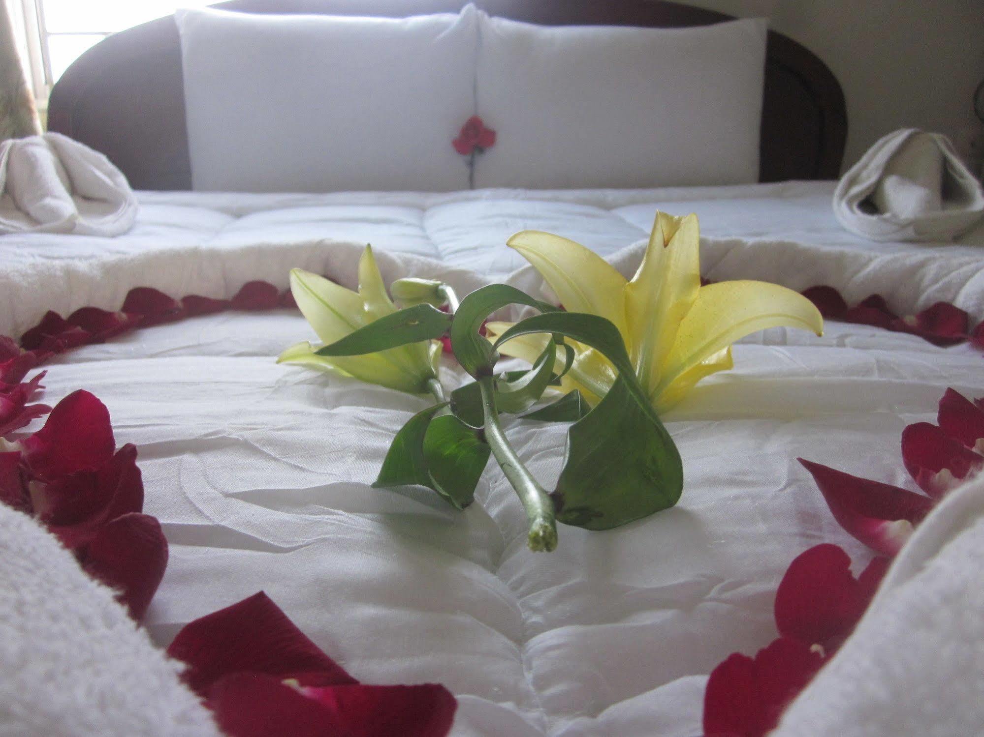 Valentine Hotel Hue Exterior photo