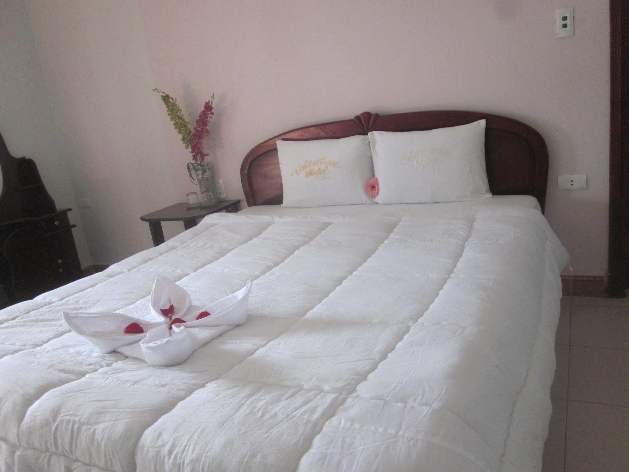 Valentine Hotel Hue Exterior photo